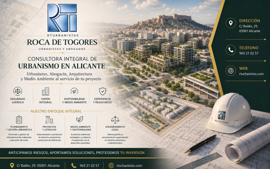 Abogados especialistas en derecho inmobiliario y urbanismo asesorando a un cliente