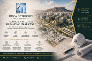 Abogados especialistas en derecho inmobiliario y urbanismo asesorando a un cliente